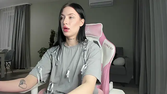 JenniferQueen11 online show from 02/21/25, 02:59