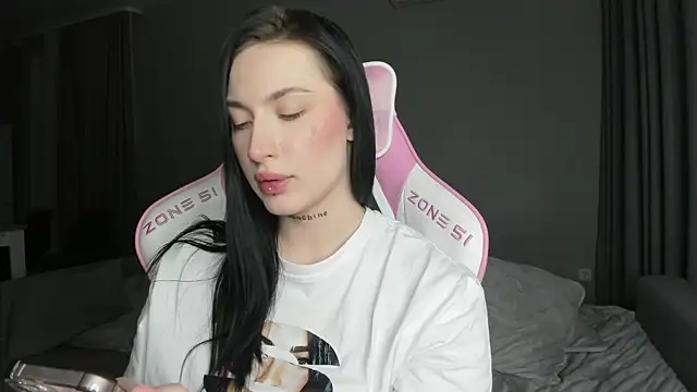 JenniferQueen11 online show from 03/16/25, 01:27