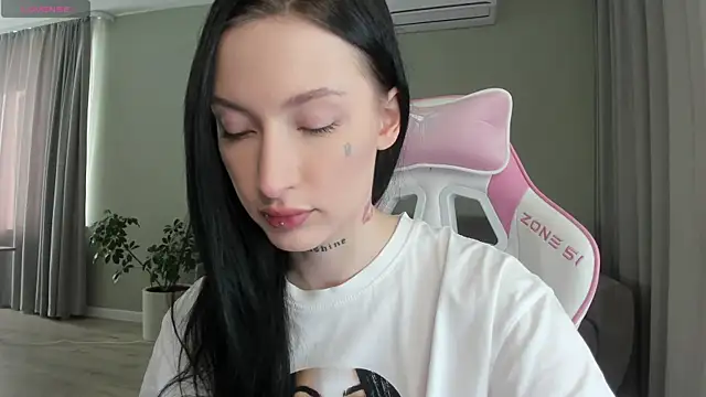 JenniferQueen11 online show from 10/16/25, 06:36