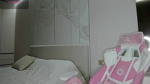 JenniferQueen11 online show from 04/26/26, 09:18
