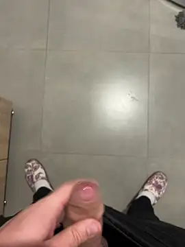 Snapshot of Vld121 chatting on 02/24/25, 07:41 Vld121 online show from 02/24/25, 07:41