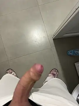 Snapshot of Vld121 chatting on 03/04/25, 08:05 Vld121 online show from 03/04/25, 08:05