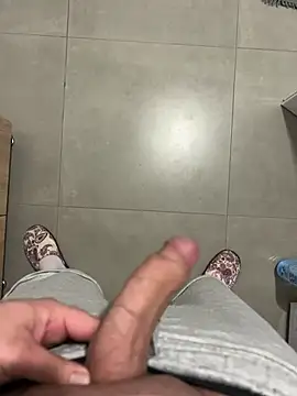 Snapshot of Vld121 chatting on 03/05/25, 08:00 Vld121 online show from 03/05/25, 08:00