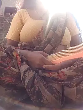 Snapshot of Lattika-Bhabhi chatting on 02/12/25, 08:06 Lattika-Bhabhi online show from 02/12/25, 08:06