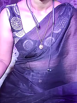 Snapshot of XBHUUME chatting on 10/05/25, 04:27 XBHUUME online show from 10/05/25, 04:27