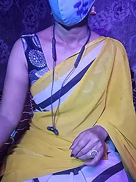 Snapshot of XBHUUME chatting on 11/11/25, 05:02 XBHUUME online show from 11/11/25, 05:02