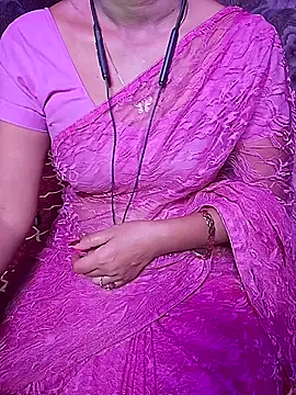 Snapshot of XBHUUME chatting on 11/15/25, 04:47 XBHUUME online show from 11/15/25, 04:47