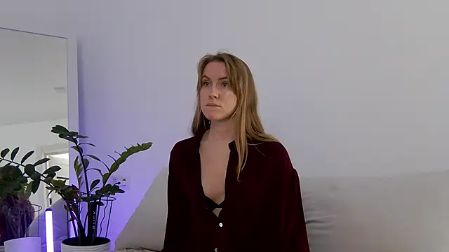 Snapshot of Fallinlove1 chatting on 03/14/26, 12:43 Fallinlove1 online show from 03/14/26, 12:43