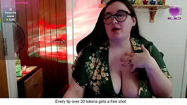 Rebecca Summer online show from 05/03/26, 03:51