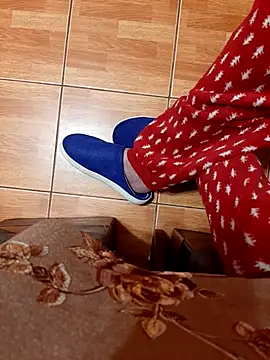 Snapshot of feet_toes chatting on 12/22/25, 05:48 feet toes online show from 12/22/25, 05:48