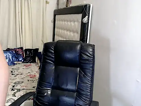 Snapshot of Goddess_Sarah chatting on 03/08/26, 11:25 Goddess Sarah online show from 03/08/26, 11:25