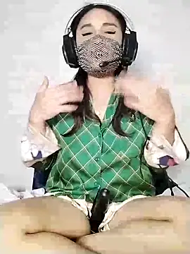 Snapshot of _Shimmerlyn_ chatting on 03/08/25, 05:22 Shimmerlyn online show from 03/08/25, 05:22