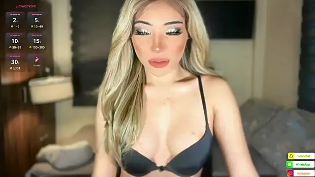 Snapshot of bella_maxwel chatting on 05/01/26, 04:06 bella maxwel online show from 05/01/26, 04:06