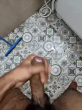 Snapshot of BiggDse chatting on 03/08/25, 04:28 BiggDse online show from 03/08/25, 04:28