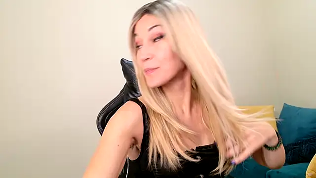 EveEnigma online show from 01/17/25, 06:02