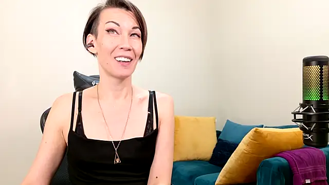 EveEnigma online show from 02/13/25, 05:33