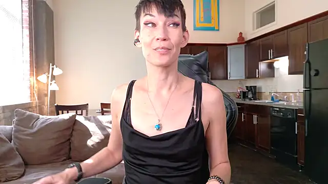 EveEnigma online show from 10/01/25, 07:20