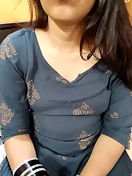 Snapshot of Diya_143 chatting on 03/17/25, 12:04 Diya 143 online show from 03/17/25, 12:04