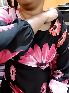 Snapshot of Diya_143 chatting on 03/22/25, 02:47 Diya 143 online show from 03/22/25, 02:47