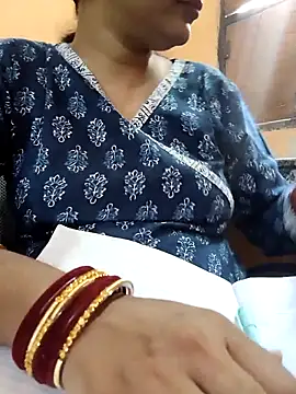 Snapshot of Diya_143 chatting on 09/24/25, 03:32 Diya 143 online show from 09/24/25, 03:32