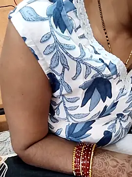 Snapshot of Diya_143 chatting on 10/15/25, 06:13 Diya 143 online show from 10/15/25, 06:13