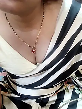 Snapshot of Diya_143 chatting on 10/17/25, 08:17 Diya 143 online show from 10/17/25, 08:17