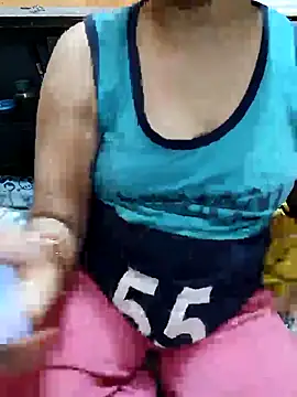 Snapshot of Diya_143 chatting on 10/18/25, 05:35 Diya 143 online show from 10/18/25, 05:35