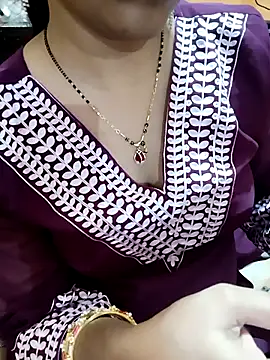 Snapshot of Diya_143 chatting on 10/23/25, 01:54 Diya 143 online show from 10/23/25, 01:54