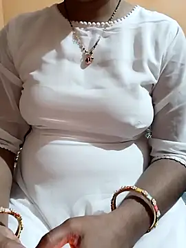 Snapshot of Diya_143 chatting on 10/24/25, 04:42 Diya 143 online show from 10/24/25, 04:42