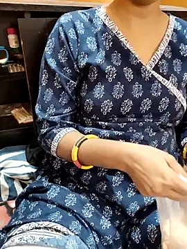 Snapshot of Diya_143 chatting on 10/29/25, 07:43 Diya 143 online show from 10/29/25, 07:43