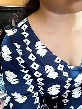 Snapshot of Diya_143 chatting on 10/31/25, 08:48 Diya 143 online show from 10/31/25, 08:48