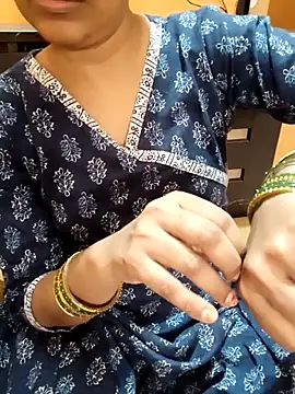 Snapshot of Diya_143 chatting on 11/10/25, 08:13 Diya 143 online show from 11/10/25, 08:13