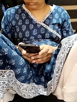 Snapshot of Diya_143 chatting on 11/10/25, 08:19 Diya 143 online show from 11/10/25, 08:19