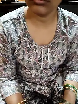 Snapshot of Diya_143 chatting on 11/12/25, 05:02 Diya 143 online show from 11/12/25, 05:02