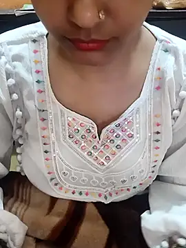 Snapshot of Diya_143 chatting on 11/19/25, 07:52 Diya 143 online show from 11/19/25, 07:52