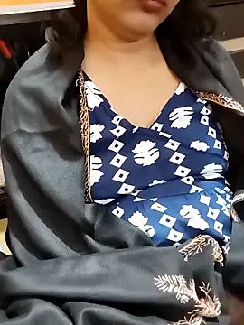 Snapshot of Diya_143 chatting on 11/23/25, 07:02 Diya 143 online show from 11/23/25, 07:02