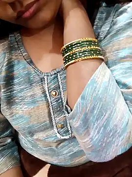 Snapshot of Diya_143 chatting on 11/24/25, 07:57 Diya 143 online show from 11/24/25, 07:57