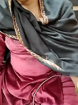 Snapshot of Diya_143 chatting on 11/26/25, 07:15 Diya 143 online show from 11/26/25, 07:15