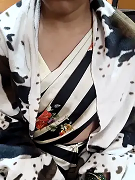 Snapshot of Diya_143 chatting on 11/28/25, 07:33 Diya 143 online show from 11/28/25, 07:33