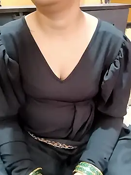 Snapshot of Diya_143 chatting on 11/30/25, 06:39 Diya 143 online show from 11/30/25, 06:39