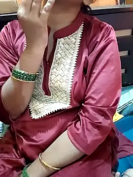 Snapshot of Diya_143 chatting on 12/13/25, 07:53 Diya 143 online show from 12/13/25, 07:53