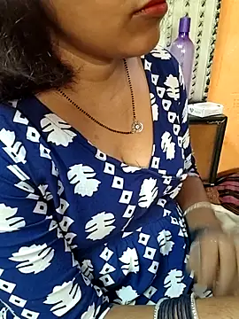 Snapshot of Diya_143 chatting on 05/18/26, 05:35 Diya 143 online show from 05/18/26, 05:35