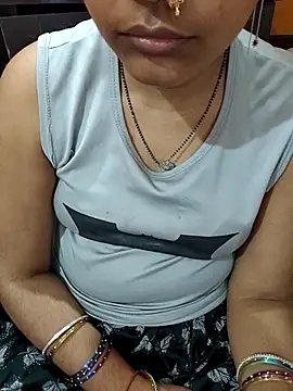 Snapshot of Diya_143 chatting on 05/19/26, 04:57 Diya 143 online show from 05/19/26, 04:57