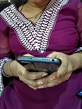 Snapshot of Diya_143 chatting on 05/21/26, 07:37 Diya 143 online show from 05/21/26, 07:37