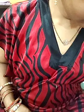 Snapshot of Diya_143 chatting on 05/23/26, 07:18 Diya 143 online show from 05/23/26, 07:18