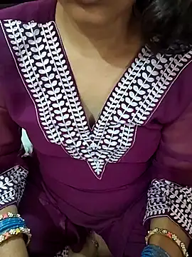 Snapshot of Diya_143 chatting on 06/04/26, 07:58 Diya 143 online show from 06/04/26, 07:58