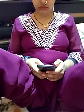 Snapshot of Diya_143 chatting on 06/08/26, 06:47 Diya 143 online show from 06/08/26, 06:47
