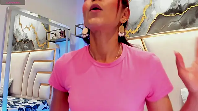 HannaPetit online show from 11/06/25, 06:53