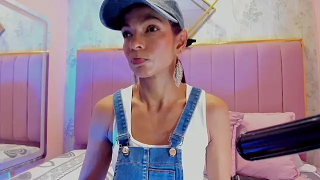 HannaPetit online show from 05/13/26, 07:00