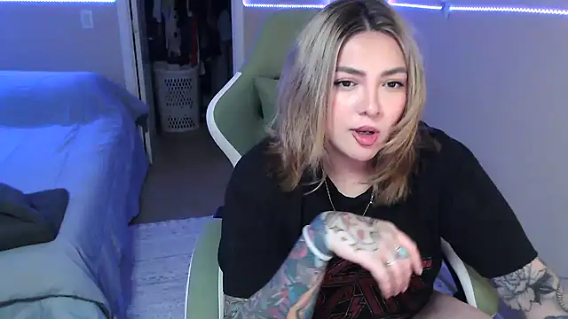 nativepumpkin95 online show from 01/27/25, 12:43